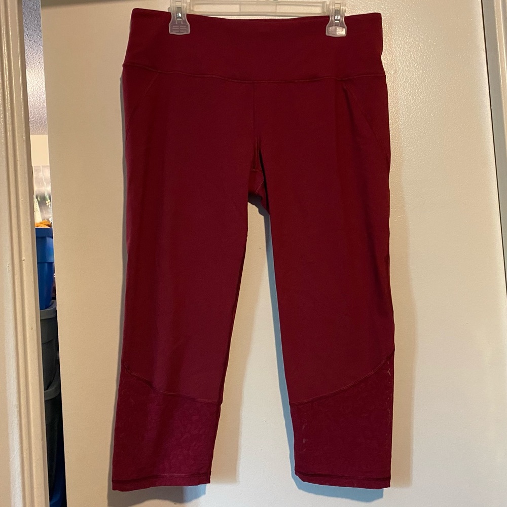 VICTORIA SECRET SPORT KNOCKOUT LACE CROP LEGGINGS